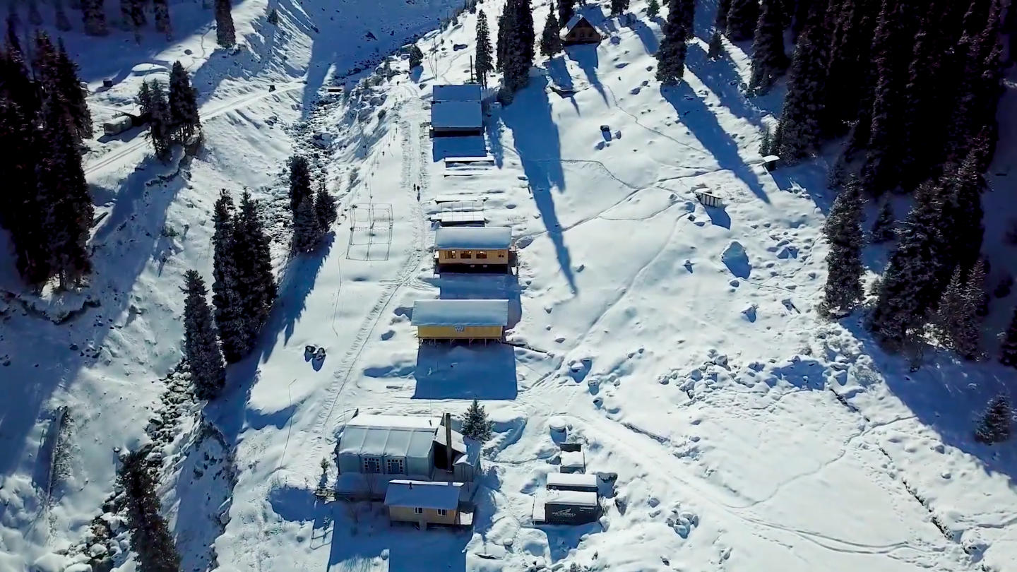 Лагерь зимой, вид с дрона